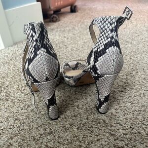 Vince Camuto snakeskin platform heels. Size 7. Great condition!